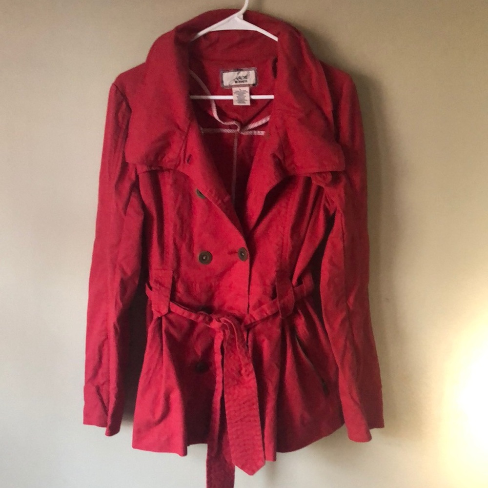 Lightweight, belted red Coat with ALL the adorable details! *NWOT*